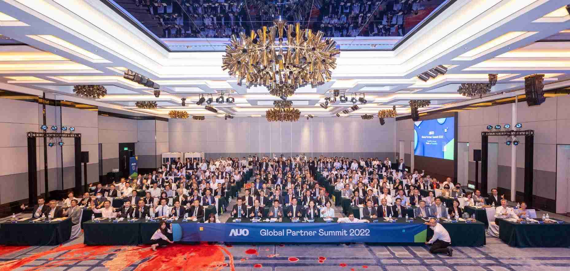 友達推動「安心、、、、創新、、、、用心、、同心、、、盡心」五星職旅，，，，為菲籍員工打造全方位照護，，，，首度贏得「人權實踐與發展領袖獎」殊榮