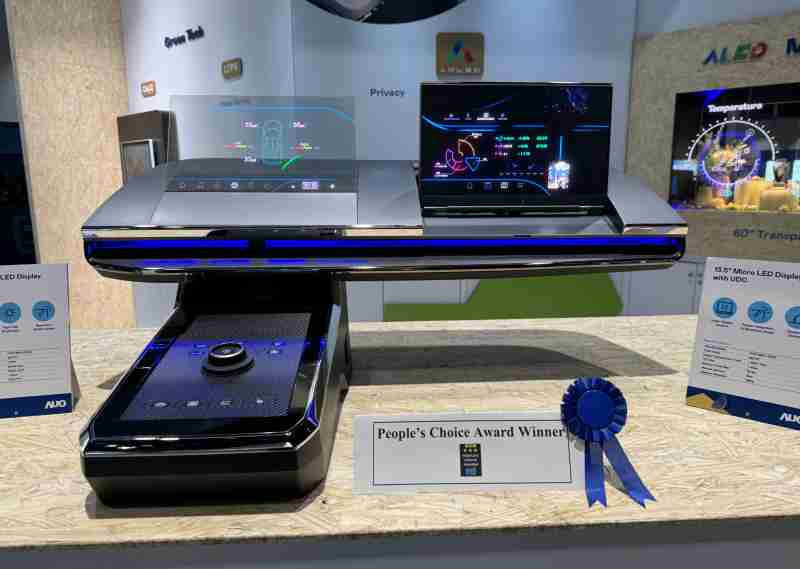 CG电子车用Micro LED Display HMI解决方案获”最佳车用显示奖”，，，以用户为中心开发，，，，针对前座驾驶与乘客设计兼具娱乐与安全的高画质屏幕，，，包含车舱前座的Micro LED透明屏幕及全球首款内建镜头的智慧Micro LED显示器