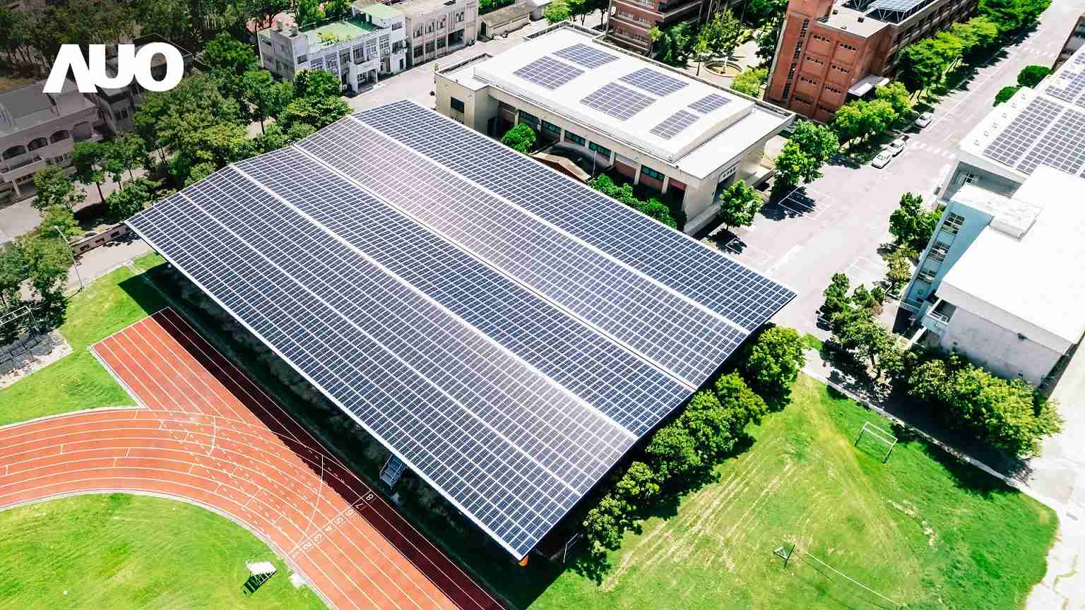 CG电子SunSteel光电整合型浪板具备快速安装、、轻量化优势,,,可提升15%发电效能,,通过国际IEC与台湾VPC认证安全、、、防漏、、、耐候标准