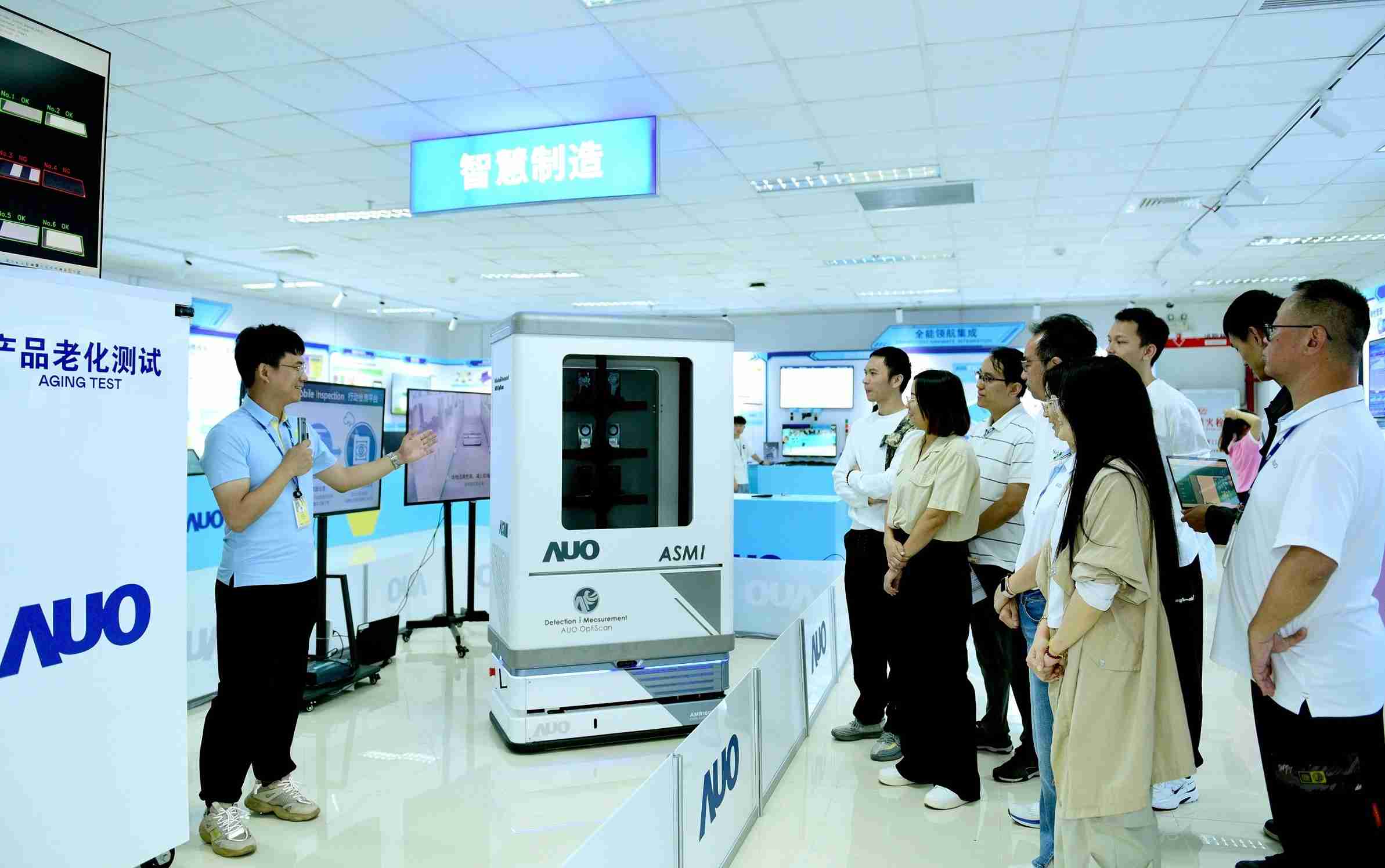 CG电子厦门将5G+ABC技术串联生产管理全流程，，打通研发、、采购、、生管、、、、制程、、、设备、、质量等产品全生命周期制造流程，，，完成数字化设计、、、智慧供应链、、、智能座舱、、全流程设备管理、、数据驱动优化、、、智慧在线检测、、、、智慧品管等自适应生产模式升级